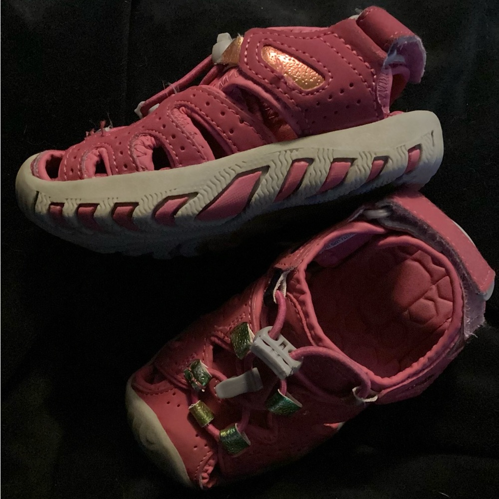 OshKosh toddler 7 girl Hot Pink Shoes Sandals
